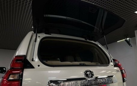 Toyota Land Cruiser Prado 150 рестайлинг 2, 2022 год, 6 649 000 рублей, 13 фотография