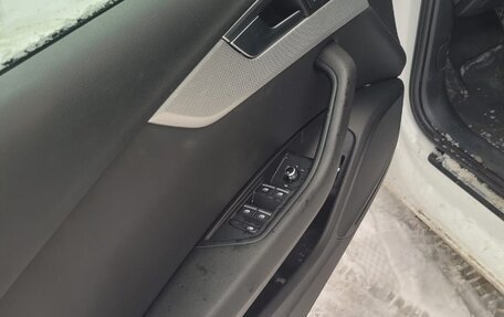 Audi A4, 2019 год, 1 999 000 рублей, 9 фотография