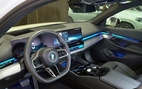 BMW 5 серия, 2023 год, 10 500 000 рублей, 13 фотография