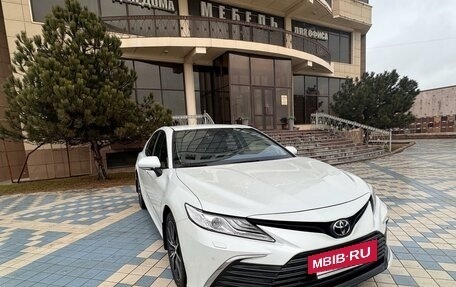 Toyota Camry, 2021 год, 3 350 000 рублей, 2 фотография