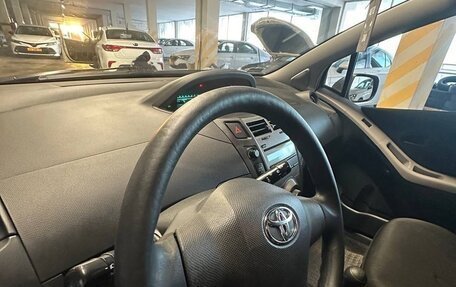 Toyota Yaris III рестайлинг, 2010 год, 630 000 рублей, 8 фотография