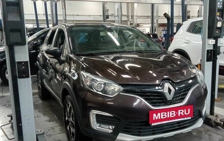 Renault Kaptur I рестайлинг, 2017 год, 1 372 000 рублей, 2 фотография