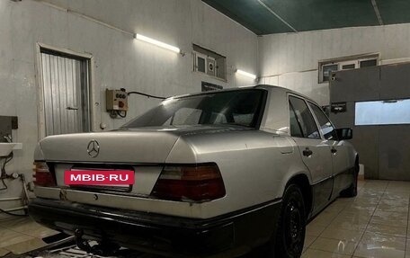 Mercedes-Benz E-Класс, 1992 год, 230 000 рублей, 3 фотография