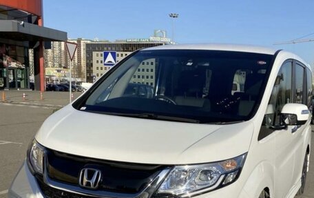 Honda Stepwgn IV, 2017 год, 2 120 000 рублей, 2 фотография