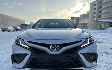 Toyota Camry, 2022 год, 3 650 000 рублей, 2 фотография