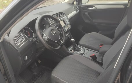 Volkswagen Tiguan II, 2017 год, 2 500 000 рублей, 3 фотография