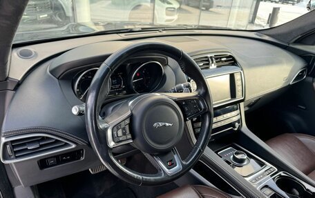 Jaguar F-Pace, 2016 год, 3 590 000 рублей, 27 фотография