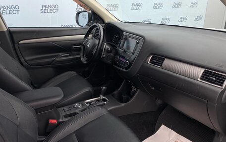 Mitsubishi Outlander III рестайлинг 3, 2013 год, 1 500 000 рублей, 13 фотография