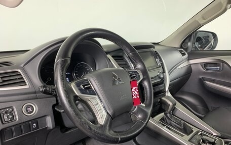 Mitsubishi Pajero Sport III рестайлинг, 2017 год, 3 200 000 рублей, 12 фотография