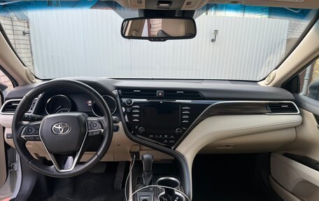 Toyota Camry, 2019 год, 3 300 000 рублей, 6 фотография