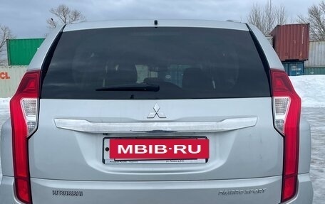 Mitsubishi Pajero Sport III рестайлинг, 2017 год, 3 200 000 рублей, 3 фотография