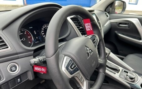 Mitsubishi Pajero Sport III рестайлинг, 2018 год, 3 050 000 рублей, 11 фотография