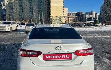 Toyota Camry, 2021 год, 2 950 000 рублей, 6 фотография