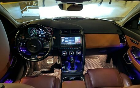 Jaguar E-Pace, 2018 год, 4 200 000 рублей, 6 фотография