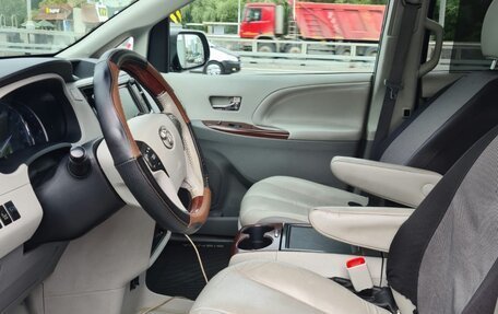 Toyota Sienna III, 2013 год, 2 150 000 рублей, 11 фотография