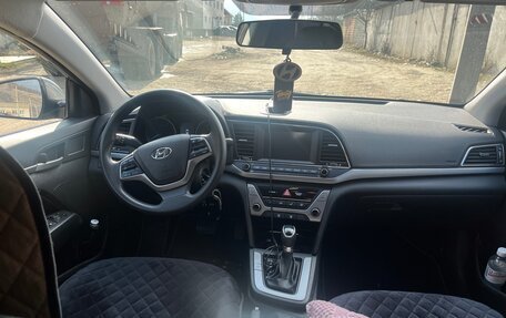 Hyundai Elantra VI рестайлинг, 2018 год, 1 700 000 рублей, 4 фотография