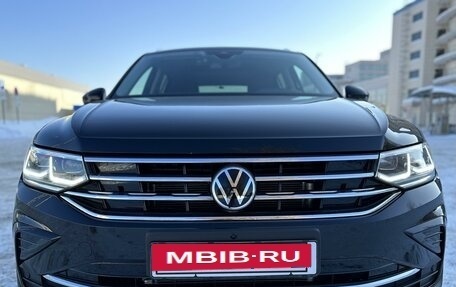Volkswagen Tiguan II, 2021 год, 4 290 000 рублей, 2 фотография