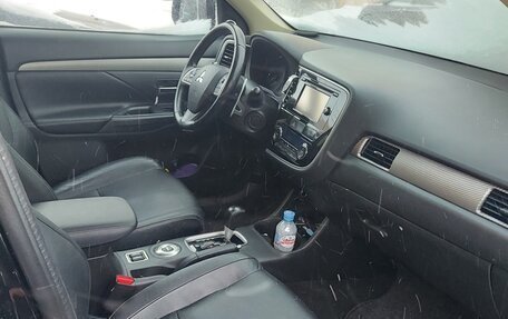 Mitsubishi Outlander III рестайлинг 3, 2013 год, 1 970 000 рублей, 4 фотография