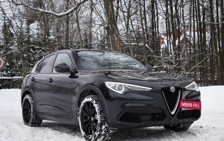 Alfa Romeo Stelvio, 2017 год, 2 899 000 рублей, 3 фотография