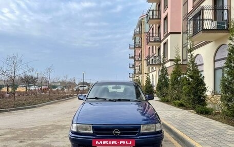 Opel Astra F, 1993 год, 305 000 рублей, 2 фотография
