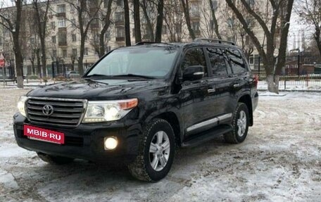 Toyota Land Cruiser 200, 2013 год, 4 990 000 рублей, 2 фотография