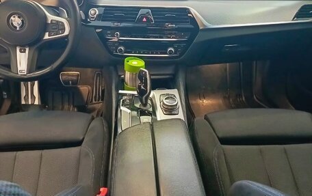 BMW 5 серия, 2018 год, 3 620 000 рублей, 8 фотография