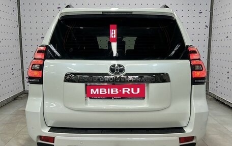 Toyota Land Cruiser Prado 150 рестайлинг 2, 2021 год, 7 000 000 рублей, 7 фотография