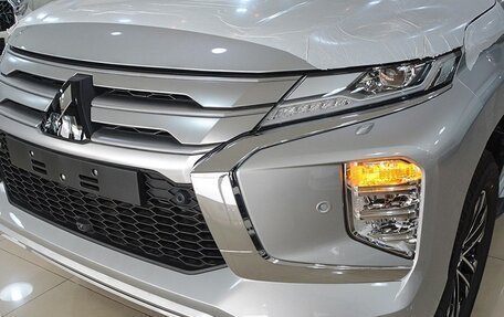 Mitsubishi Montero Sport, 2023 год, 4 800 000 рублей, 4 фотография