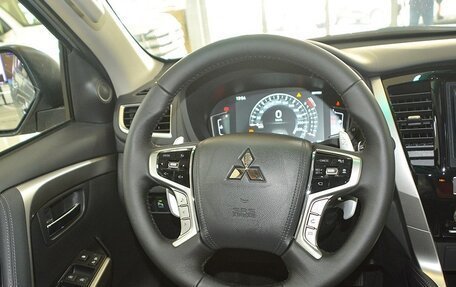 Mitsubishi Montero Sport, 2023 год, 4 800 000 рублей, 8 фотография