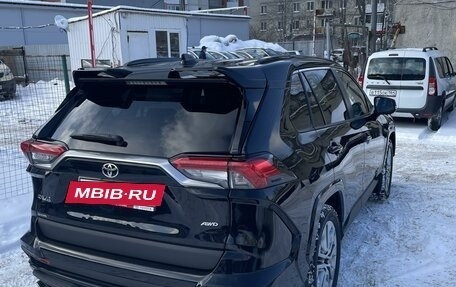 Toyota RAV4, 2021 год, 3 900 000 рублей, 5 фотография