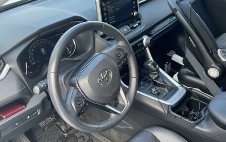 Toyota RAV4, 2021 год, 3 900 000 рублей, 10 фотография