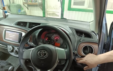 Toyota Vitz, 2011 год, 899 000 рублей, 2 фотография