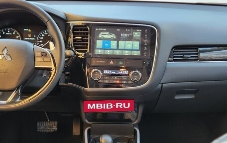 Mitsubishi Outlander III рестайлинг 3, 2022 год, 3 980 000 рублей, 11 фотография