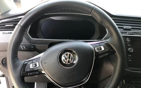 Volkswagen Tiguan II, 2018 год, 2 500 000 рублей, 4 фотография
