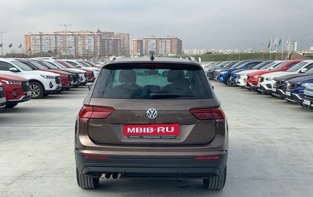 Volkswagen Tiguan II, 2018 год, 2 637 000 рублей, 6 фотография
