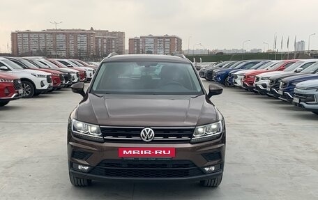 Volkswagen Tiguan II, 2018 год, 2 637 000 рублей, 2 фотография