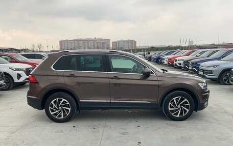 Volkswagen Tiguan II, 2018 год, 2 637 000 рублей, 8 фотография
