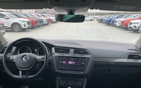 Volkswagen Tiguan II, 2018 год, 2 637 000 рублей, 11 фотография