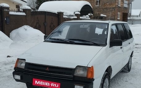 Mitsubishi Space Wagon III, 1988 год, 113 000 рублей, 1 фотография