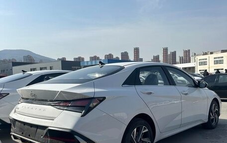 Hyundai Elantra, 2023 год, 1 980 000 рублей, 5 фотография