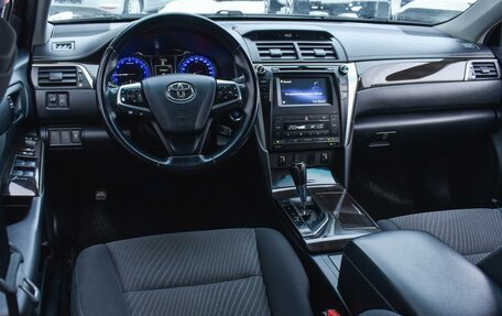 Toyota Camry, 2015 год, 1 899 000 рублей, 6 фотография