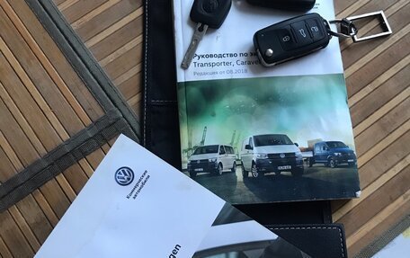 Volkswagen Caravelle T6 рестайлинг, 2018 год, 3 000 000 рублей, 22 фотография