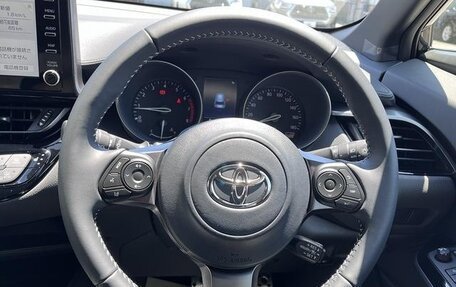 Toyota C-HR I рестайлинг, 2023 год, 2 500 000 рублей, 14 фотография
