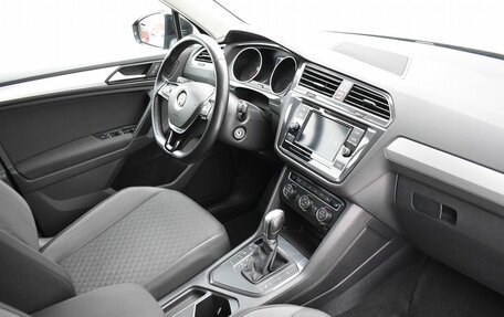 Volkswagen Tiguan II, 2018 год, 2 189 000 рублей, 10 фотография