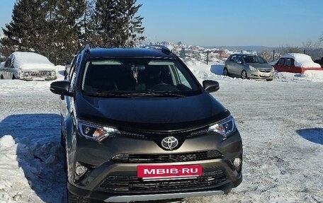 Toyota RAV4, 2017 год, 2 200 000 рублей, 2 фотография