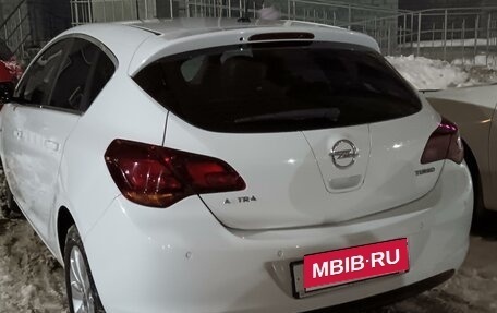 Opel Astra J, 2011 год, 1 000 000 рублей, 1 фотография