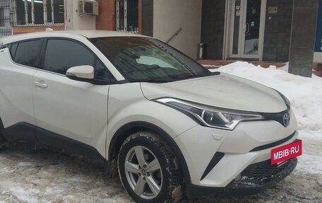 Toyota C-HR I рестайлинг, 2018 год, 2 450 000 рублей, 2 фотография