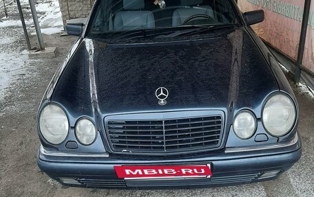 Mercedes-Benz E-Класс, 1997 год, 570 000 рублей, 2 фотография