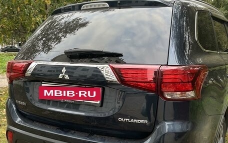 Mitsubishi Outlander III рестайлинг 3, 2018 год, 2 300 000 рублей, 2 фотография