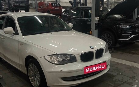 BMW 1 серия, 2011 год, 923 000 рублей, 2 фотография